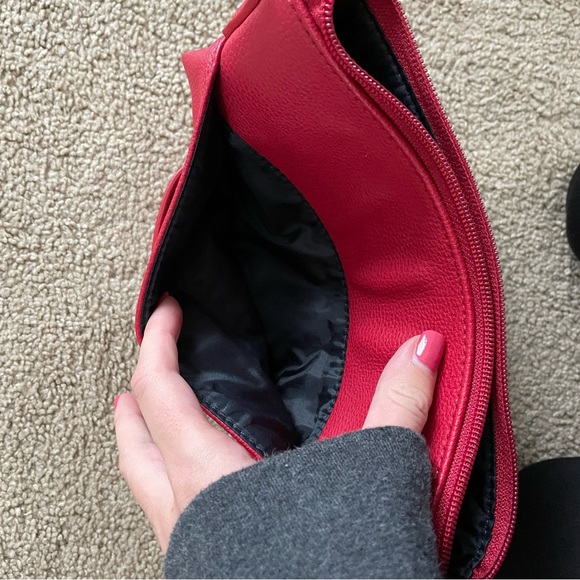 DONATED Red Tommy Hilfiger Purse - Picture 5 of 7